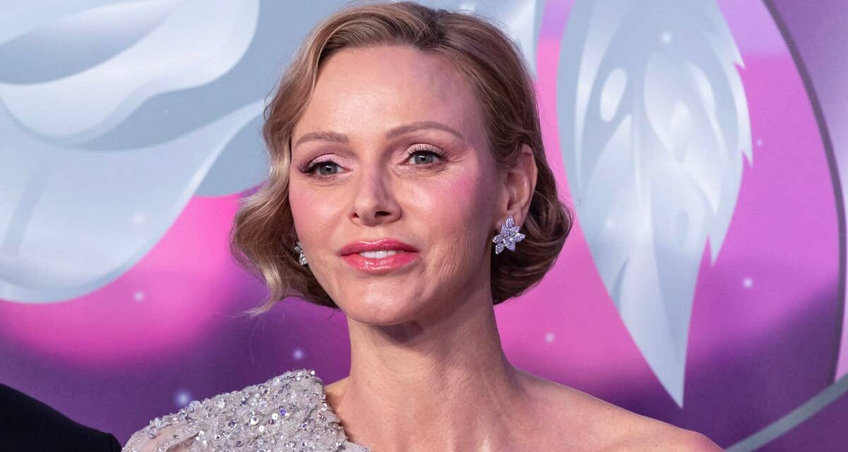 La princesse Charlène fait tourner les têtes dans sa robe aux épaules dénudées au Monaco Rose Ball