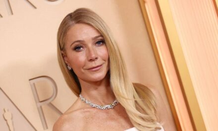 Le subtil moment sans sous-vêtements de Gwyneth Paltrow dans une robe nue surprise aux Oscars