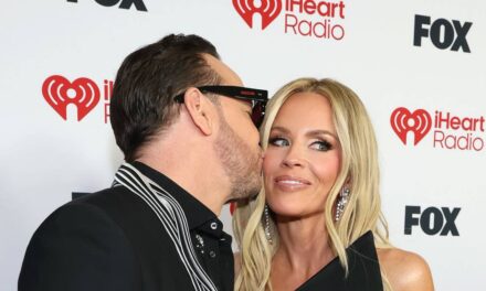 Donnie Wahlberg et Jenny McCarthy profitent d&rsquo;une douce soirée en amoureux aux iHeart Radio Awards