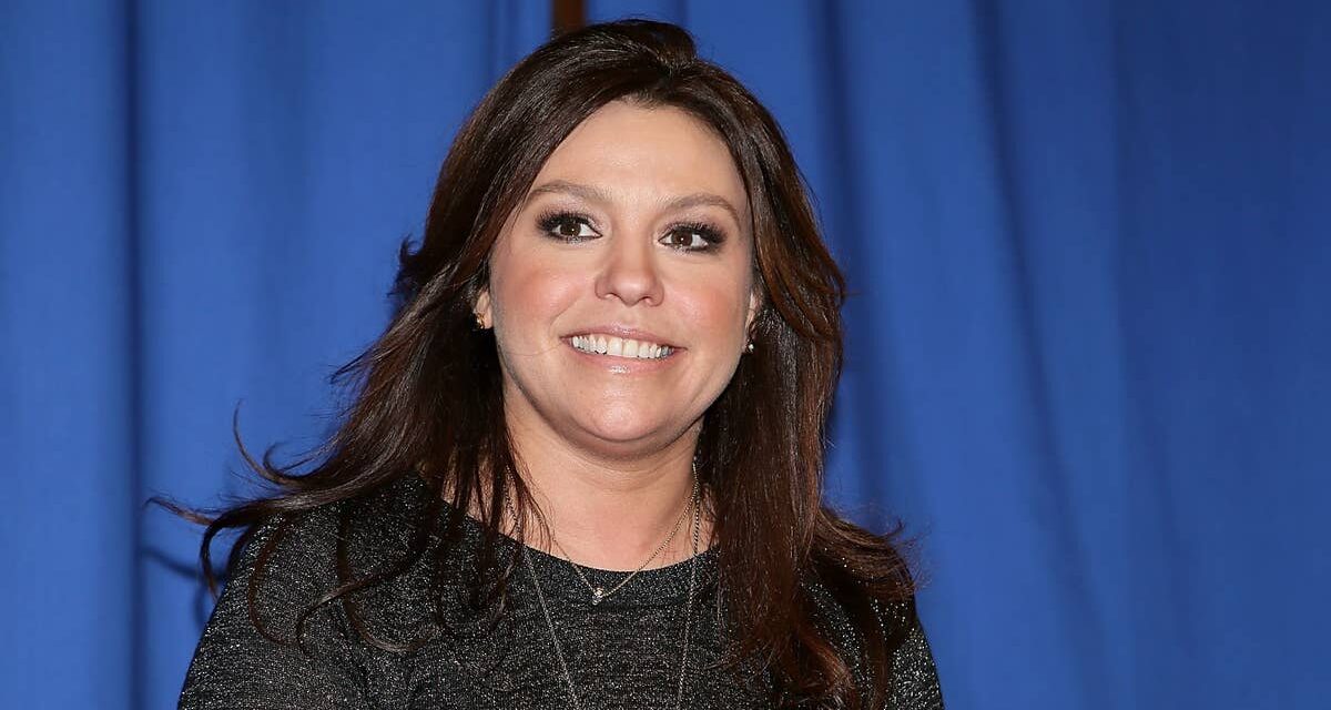 Rachael Ray étourdit sur une photo de plage alors qu&rsquo;elle fait une rare apparition lors d&rsquo;un événement prestigieux