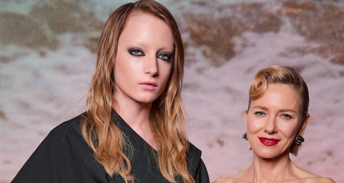 Kai Schreiber, la fille mannequin de Naomi Watts, 17 ans, est époustouflante à la Fashion Week de Paris