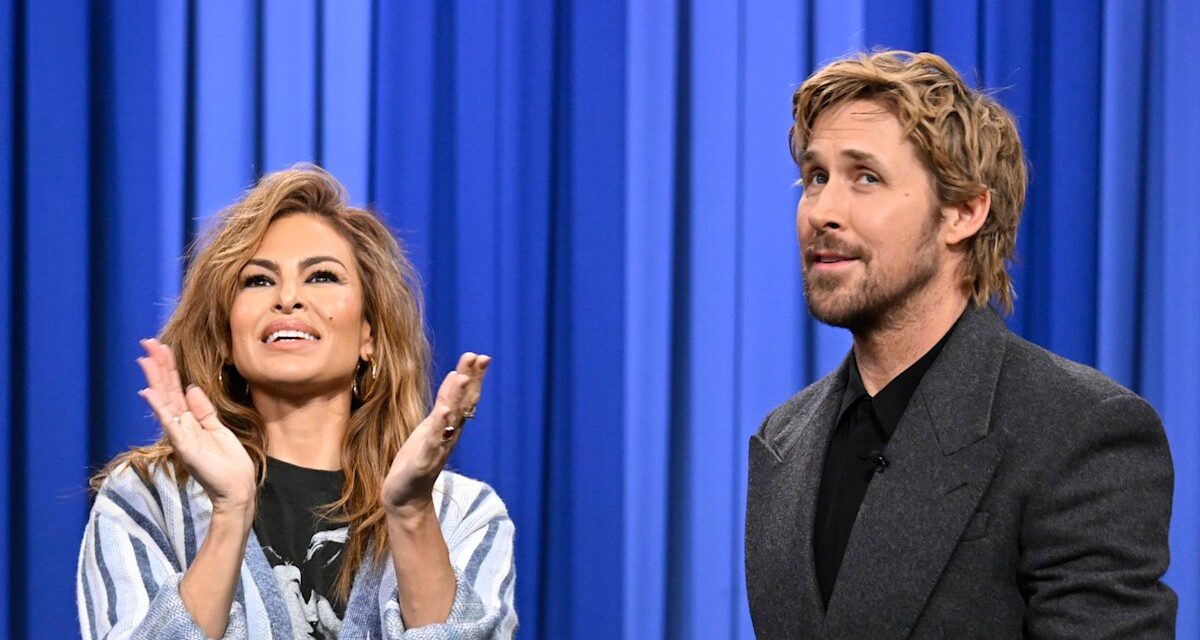 REGARDER Eva Mendes et Ryan Gosling envoient les fans dans l&rsquo;excès avec une apparition télévisée ultra-rare pour son 52e anniversaire