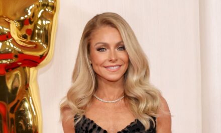 Kelly Ripa souffre d&rsquo;un dysfonctionnement de son apparence en direct à l&rsquo;antenne