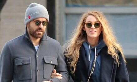 Blake Lively, abattu, réconforte son mari au cœur brisé, Ryan Reynolds, lors d&rsquo;une rare apparition publique