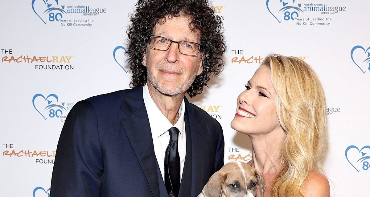 À l&rsquo;intérieur du mariage de 18 ans d&rsquo;Howard Stern avec une femme modèle qui le qualifie de « calme et timide »