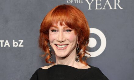 Kathy Griffin plonge les fans dans une frénésie avec une transformation saisissante