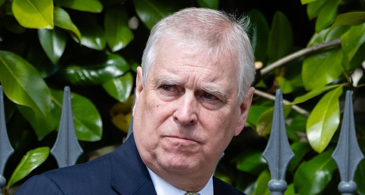 Andrew Mountbatten-Windsor continue d&rsquo;utiliser le titre royal – 4 mois après l&rsquo;avoir perdu