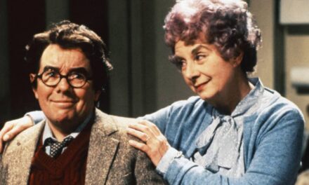 Désolé! Le célèbre mari de la star Barbara Lott a été le pionnier d&rsquo;une émission de télévision emblématique