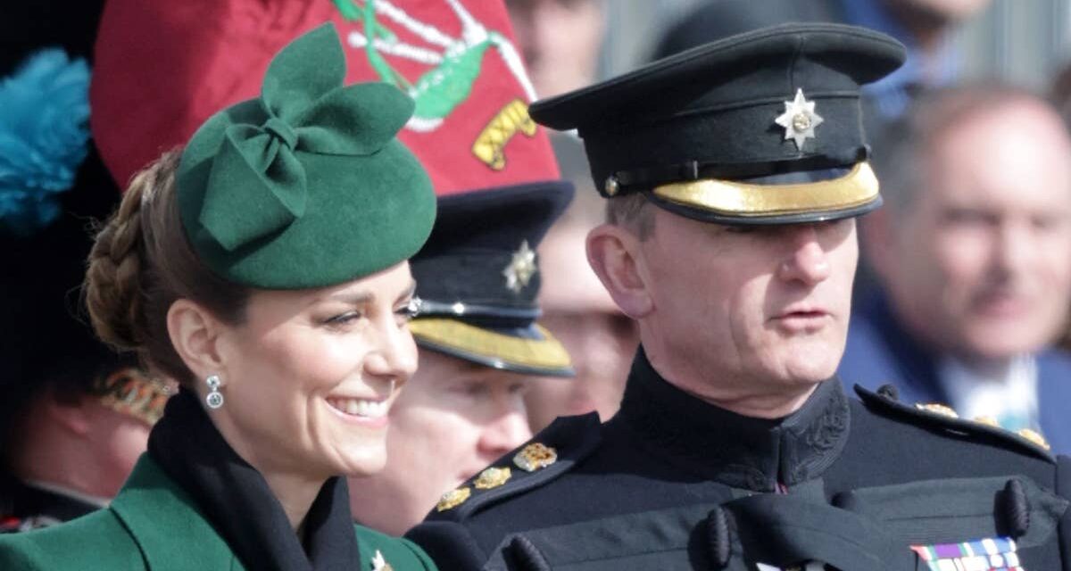 Kate Middleton fait une apparition en solo après un message secret pour la fête des mères – meilleures photos