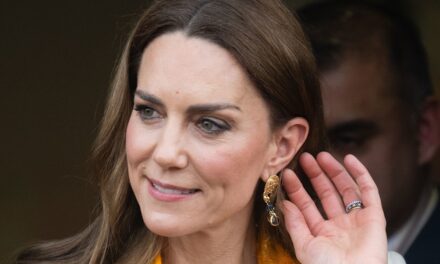 Kate Middleton enlève ses talons et marche pieds nus dans un moment royal inattendu