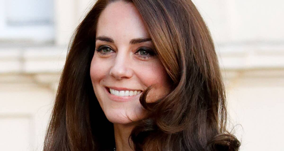 M&S a sorti la parfaite robe midi de printemps à 30 £ et je pouvais tout à fait voir Kate Middleton la porter