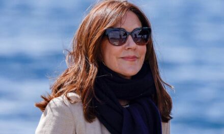 Le pantalon de parachute de la reine Mary prouve qu&rsquo;elle est l&rsquo;une des membres de la famille royale les plus « risquées » à 54 ans