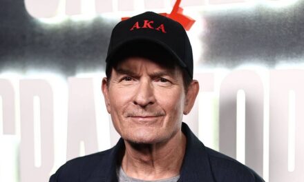 Charlie Sheen retrouve sa célèbre ex-femme sur une photo rare au milieu de tensions persistantes avec leur fille