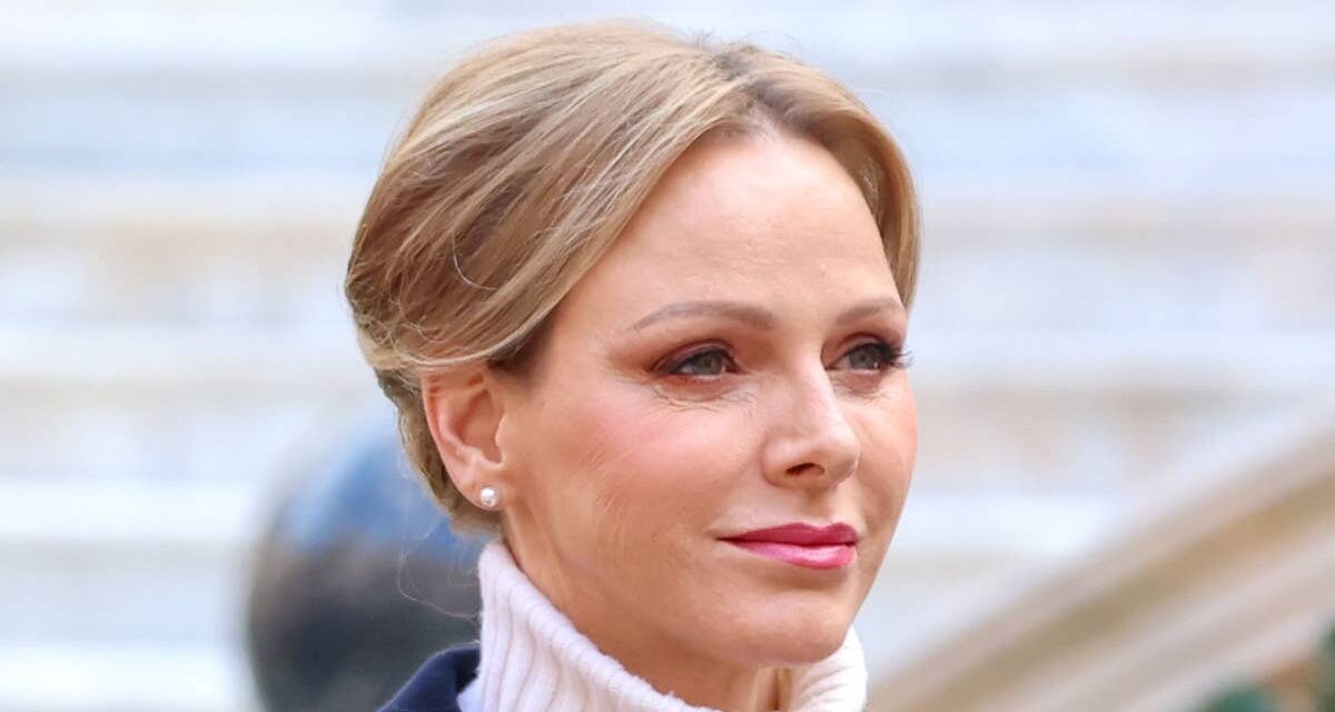 La princesse Charlène adoucit le costume « pointu » de Max Mara avec des cheveux girly de ballet