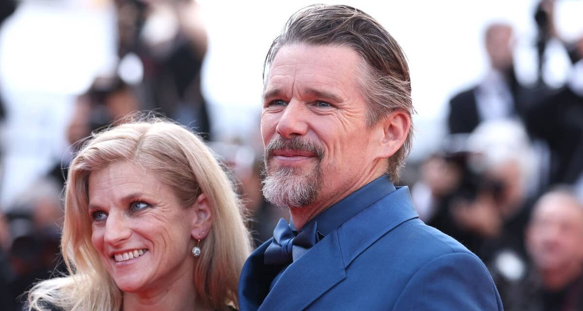 Qui est Ryan Shawhughes, le partenaire d&rsquo;Ethan Hawke ? Tout savoir sur sa femme productrice