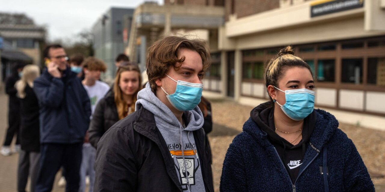 La vérité sur l’épidémie « sans précédent » de méningite B – y compris la façon dont elle se propage et les symptômes inquiétants