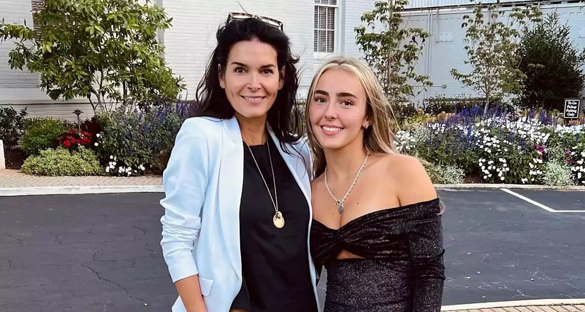La fille sosie rarement vue d&rsquo;Angie Harmon vole la vedette sur une nouvelle photo
