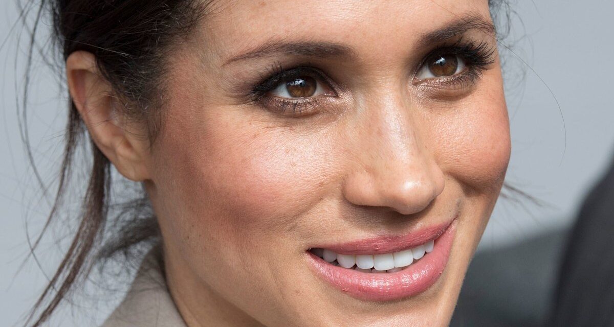 Meghan Markle recycle une robe de printemps à 3 000 $ – avec les manches les plus spectaculaires à ce jour