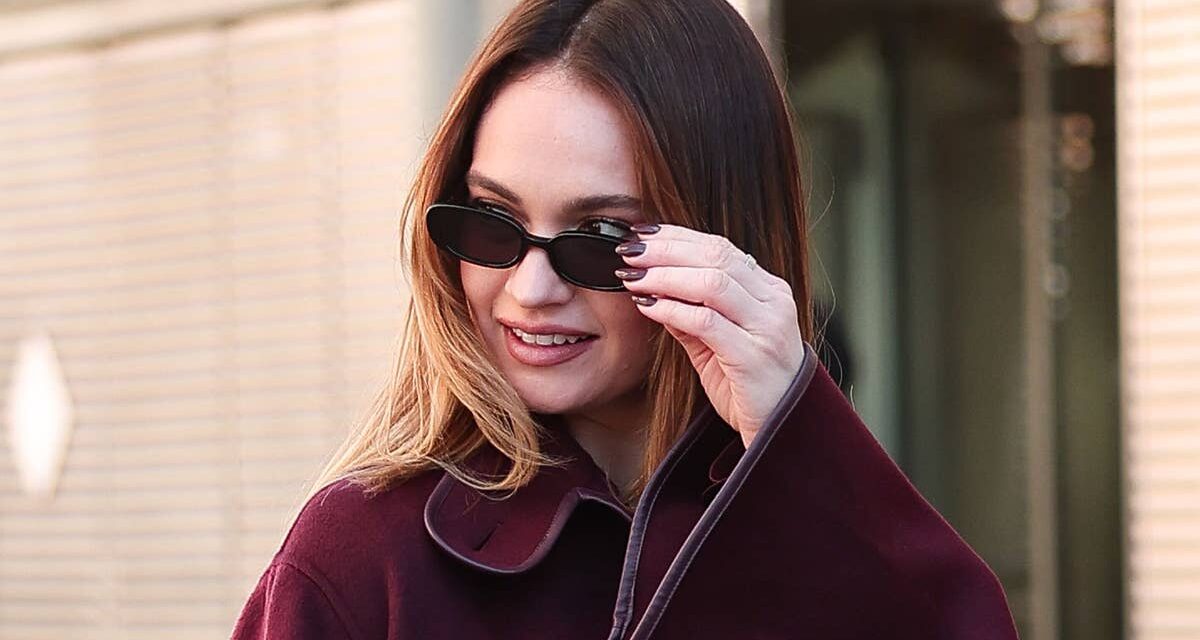 Lily James est la bombe ultime avec un pantalon en cuir sexy et des talons vertigineux.