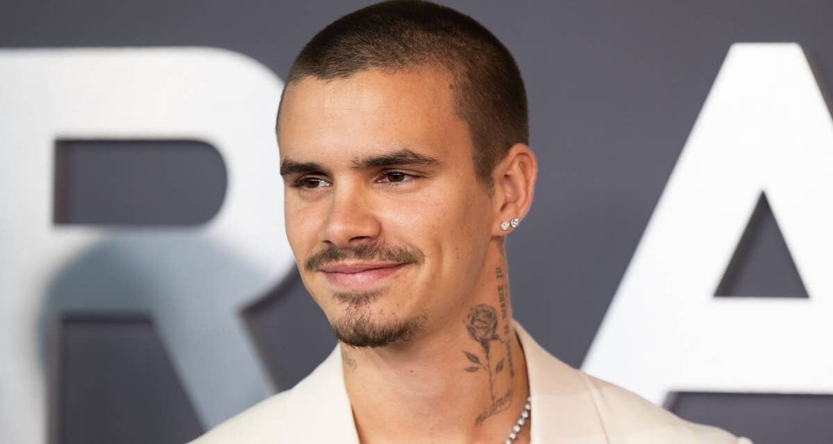 Romeo Beckham dévoile un énorme nouveau tatouage avec une signification « érotique » secrète