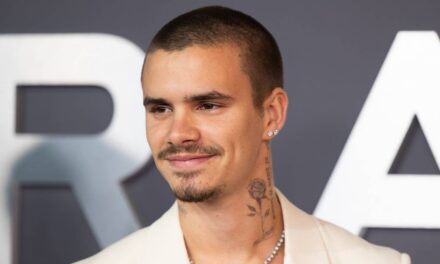 Romeo Beckham dévoile un énorme nouveau tatouage avec une signification « érotique » secrète