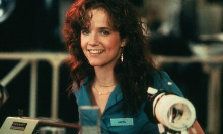 Rencontrez le mari de la star de Retour vers le futur Lea Thompson depuis 37 ans – et leurs deux enfants qui ont éclipsé leur célébrité hollywoodienne