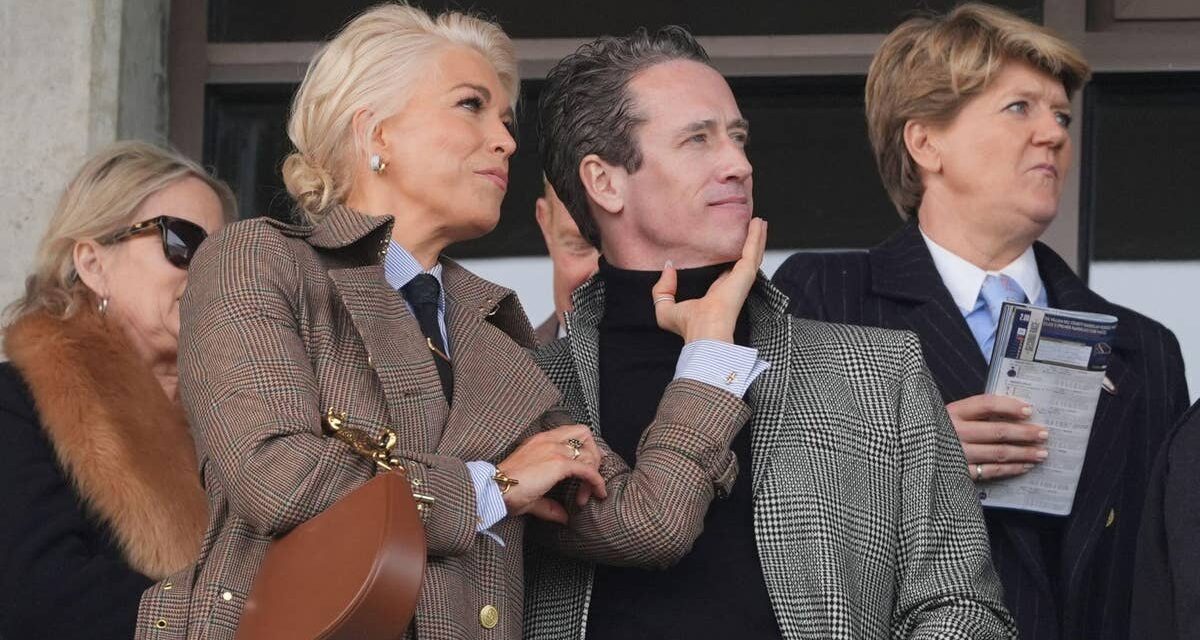 Hannah Waddingham rend public son nouveau petit ami chirurgien « affectueux » au festival de Cheltenham