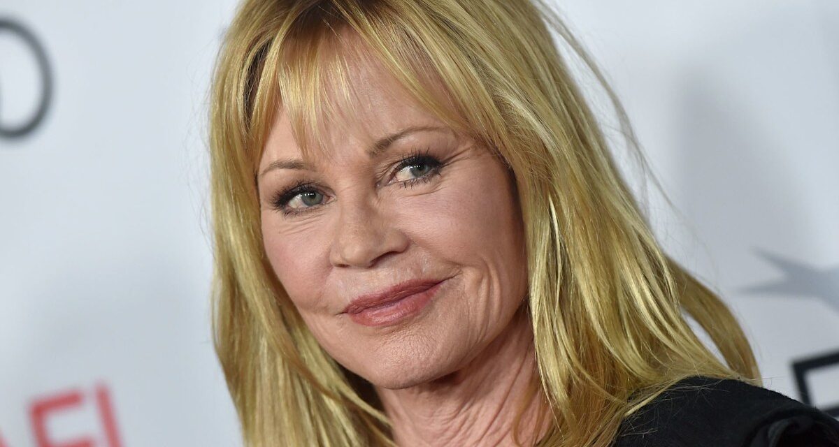 Melanie Griffith, maman adorée, revient sur les réseaux sociaux pour célébrer la mise à jour passionnante de son fils