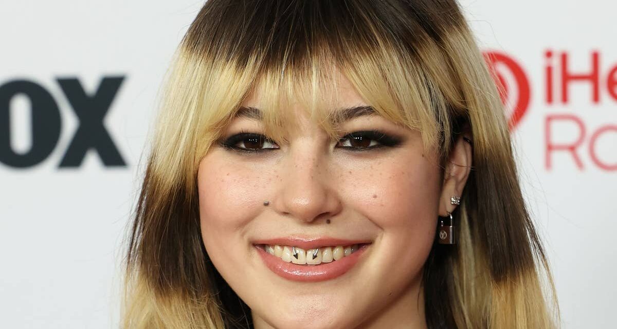 Alysa Liu vole la vedette dans une petite robe noire lors d&rsquo;un événement étoilé