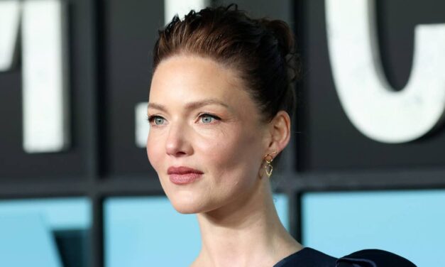 La vie personnelle ultra-privée de Holliday Grainger avec son bel acteur partenaire