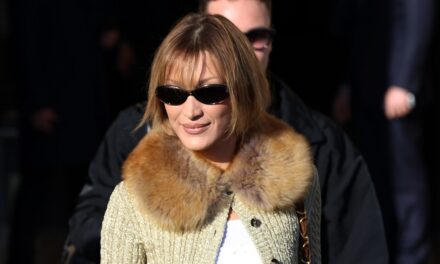 Bella Hadid vient de nous montrer à quoi elle ressemblerait avec un carré alors qu&rsquo;elle taquine la transformation de ses cheveux