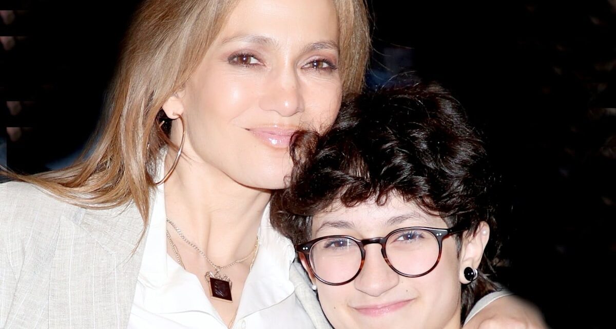 Jennifer Lopez révèle la célèbre co-star avec laquelle ses enfants « mourraient » pour la voir travailler avec