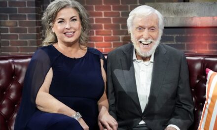 Dick Van Dyke, 100 ans, célèbre une étape importante avec sa femme Arlene Silver, 54 ans