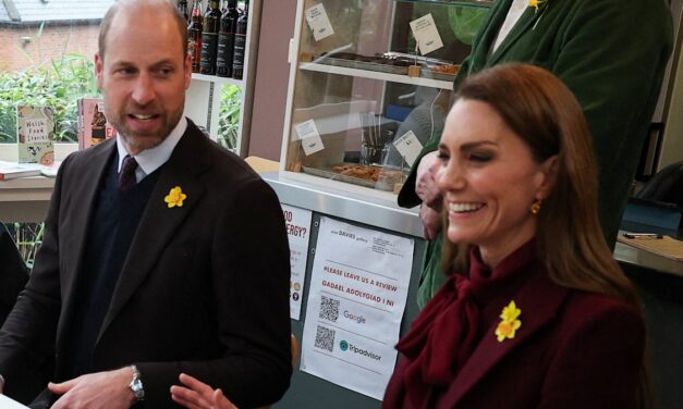 Kate Middleton laisse le prince William « timide » rougir de compliments lors d&rsquo;une récente sortie – exclusif