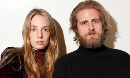 La star de Stranger Things, Maya Hawke, « interrompt sa lune de miel » pour soutenir une célèbre famille à New York