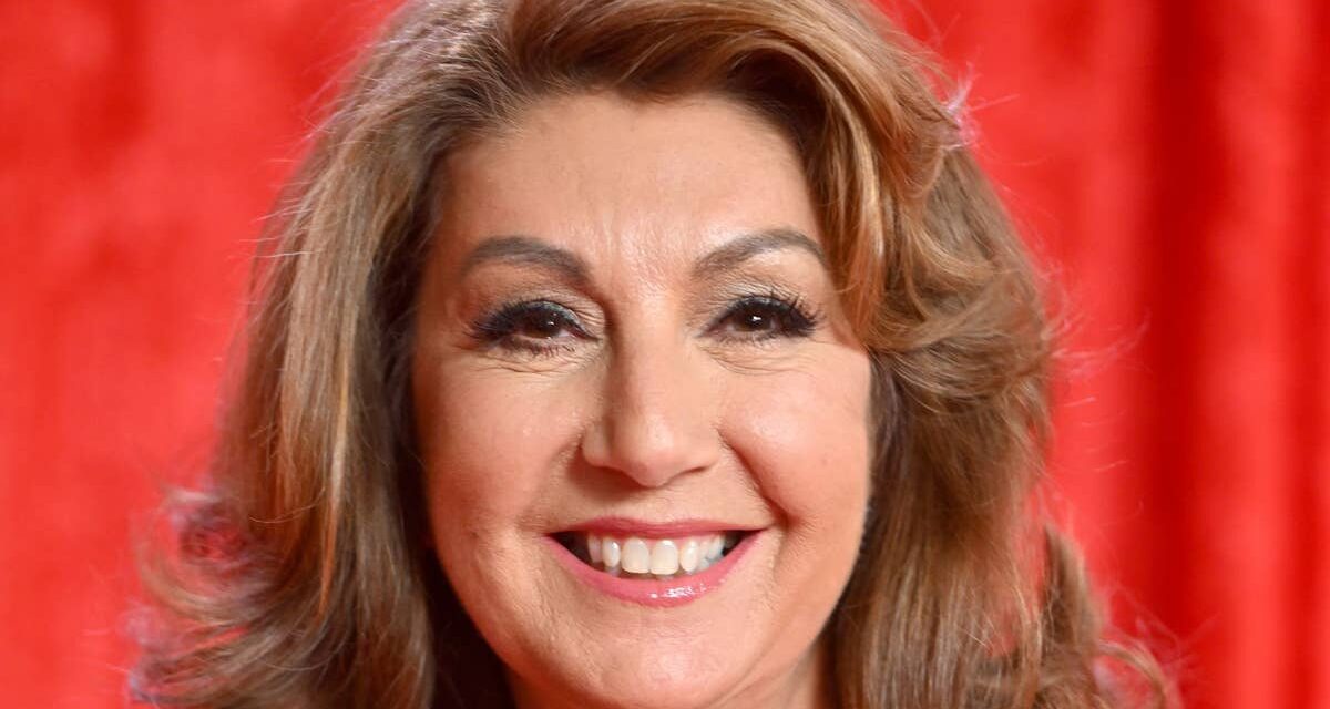 Jane McDonald « plus que ravie » alors qu&rsquo;elle célèbre une incroyable nouvelle