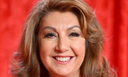 Jane McDonald « plus que ravie » alors qu&rsquo;elle célèbre une incroyable nouvelle