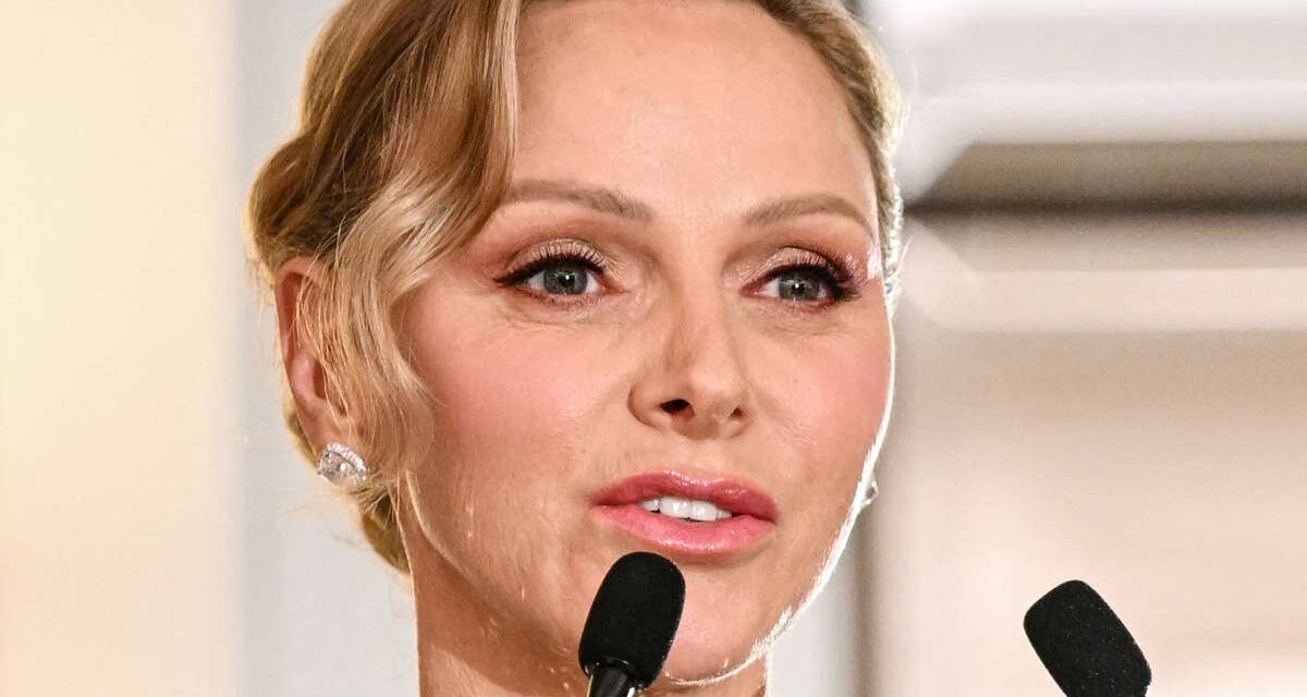 La princesse Charlene est une bombe du tapis rouge dans une robe Oscar de la Renta en cristal à 10,5 000 £