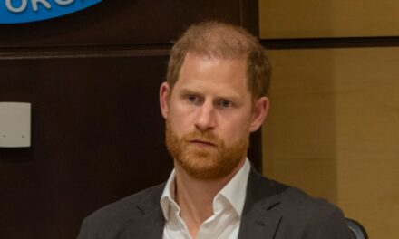 Le prince Harry a l&rsquo;air ému alors qu&rsquo;il envoie un message spécial à un ami proche