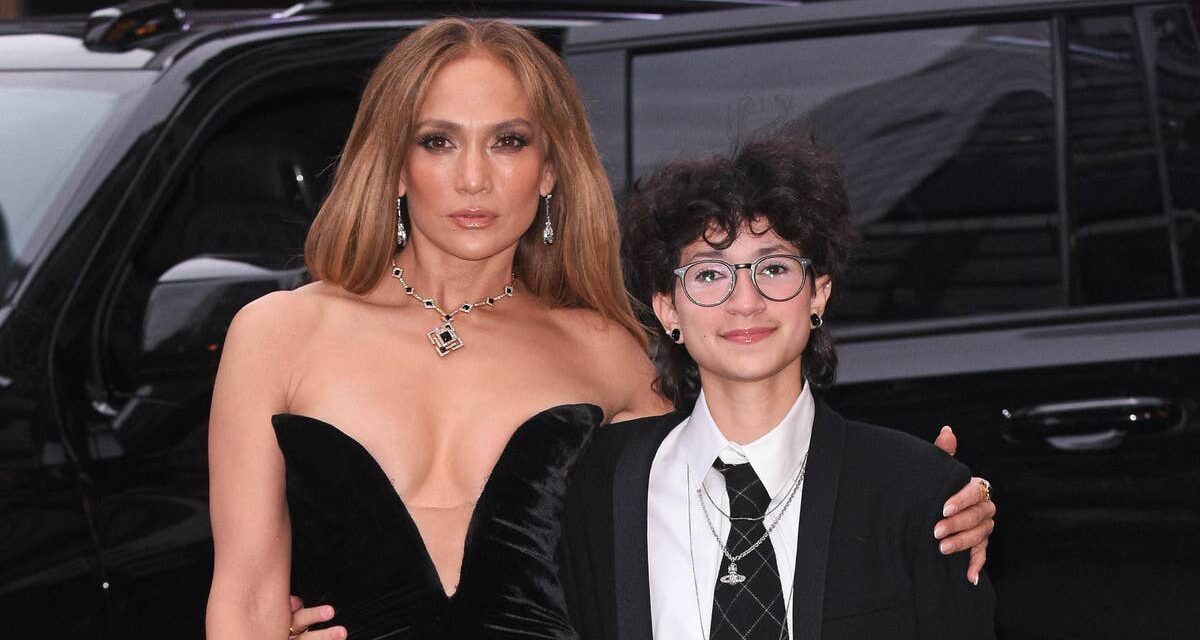 Jennifer Lopez et sa fille Emme sortent d&rsquo;un salon de coiffure coûteux avec 2 looks très différents