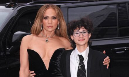 Jennifer Lopez et sa fille Emme sortent d&rsquo;un salon de coiffure coûteux avec 2 looks très différents