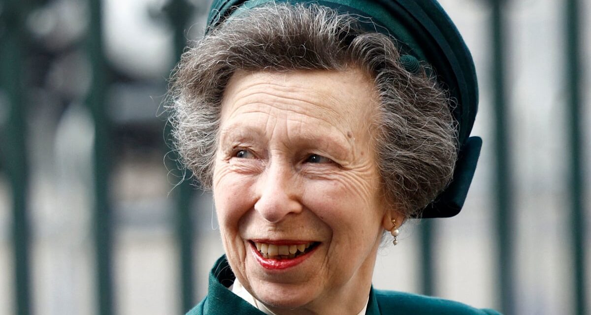 La princesse Anne fait revivre un accessoire rarement vu des photos de fiançailles avec son premier mari Mark Phillips