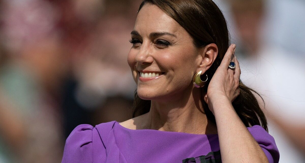 PSA : Les créoles que Kate Middleton portait à Wimbledon sont de nouveau en stock et en vente