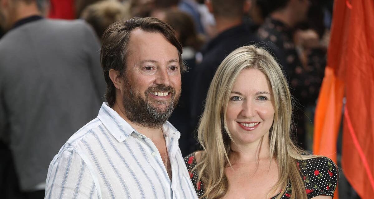 Les deux enfants de David Mitchell avec sa célèbre épouse devenue mère à l&rsquo;âge de 51 ans