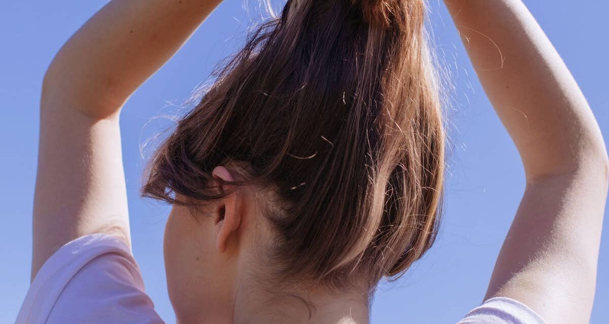 Qu&rsquo;est-ce que le « parfum au halo » ? La tendance des parfums qui change la façon dont nous portons le parfum à l’été 2026