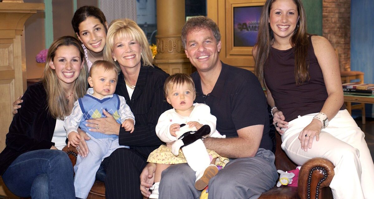 Dans la vie de famille de l&rsquo;ancienne animatrice de GMA, Joan Lunden, avec son mari de longue date et ses 7 enfants issus de deux mariages