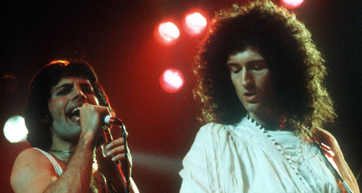 « Je me souviens avoir réprimandé »: Brian May a enduré un désaccord tendu avec Freddie Mercury sur des paroles qui ont marqué l&rsquo;histoire de Queen