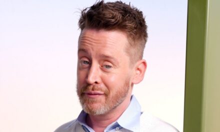 Macaulay Culkin fait une apparition à la Fashion Week de Paris après le décès de Catherine O&rsquo;Hara à 71 ans