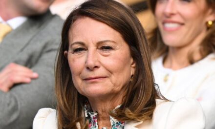 L&rsquo;enfance très différente de Carole Middleton et de sa fille Kate dans des « circonstances difficiles »