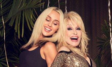 Miley Cyrus avoue la « terrible habitude » qu&rsquo;elle a apprise de Dolly Parton – et comment cela a conduit au nouveau spécial Hannah Montana